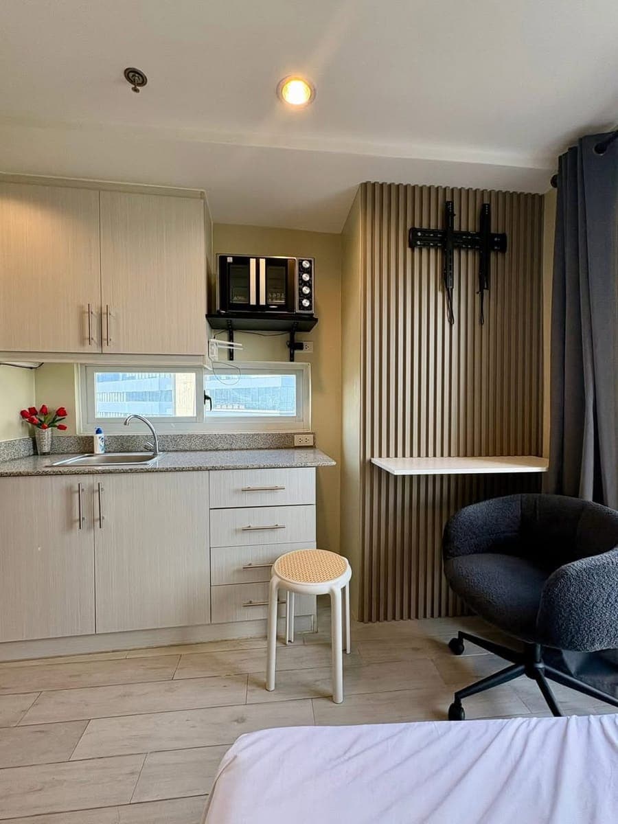 FOR RENT — CITY SCAPE GRANDTOWER STUDIO WITH BALCONY - photo 3