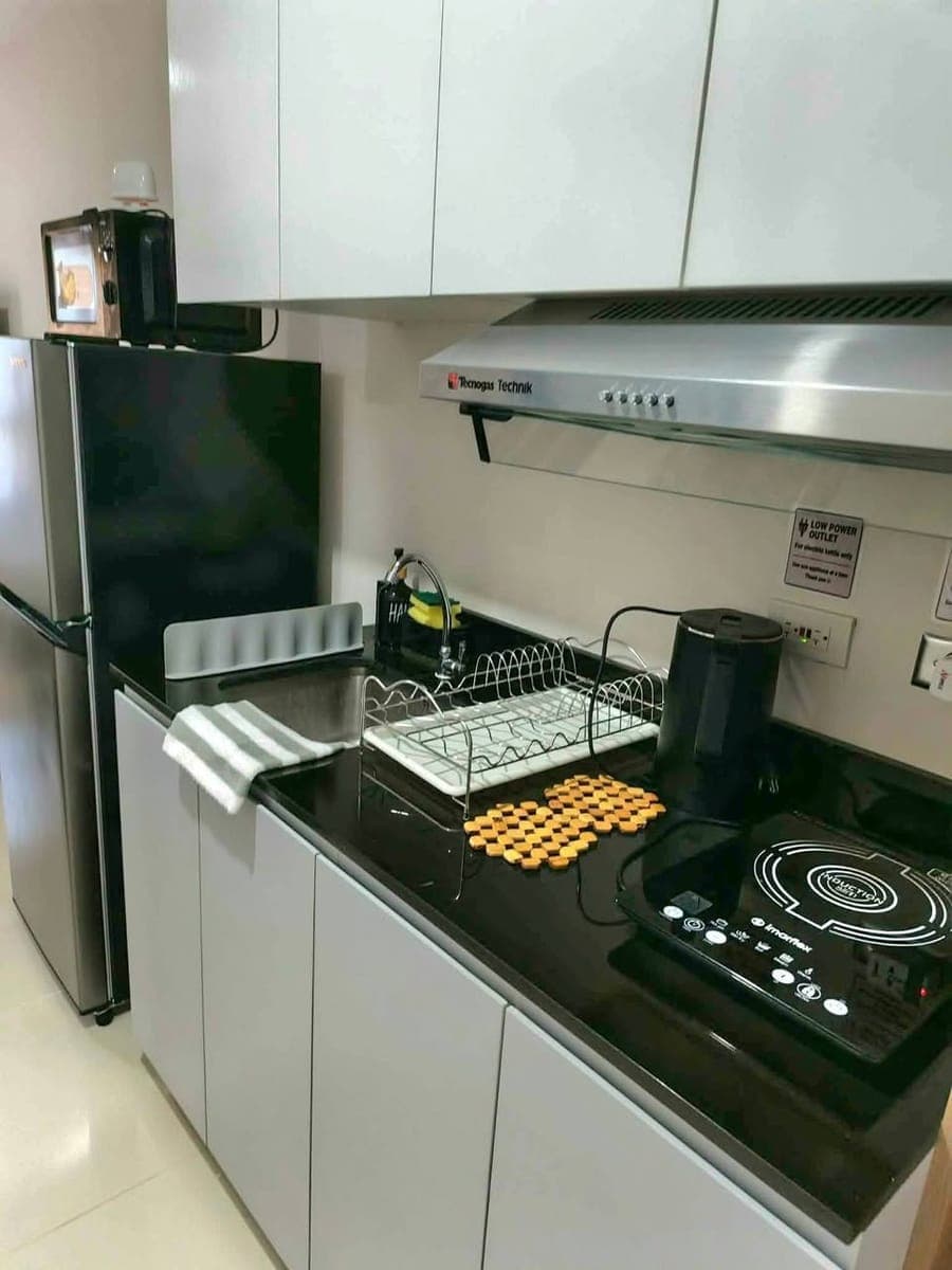 🏢 Fully Furnished Studio Condo Unit - photo 4