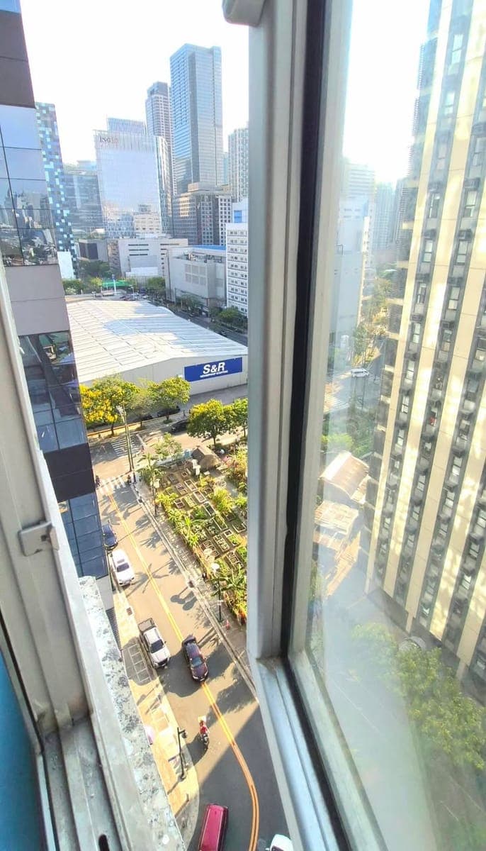 FOR RENT | EXECUTIVE STUDIO (End Unit) | Fully Furnished - photo 1