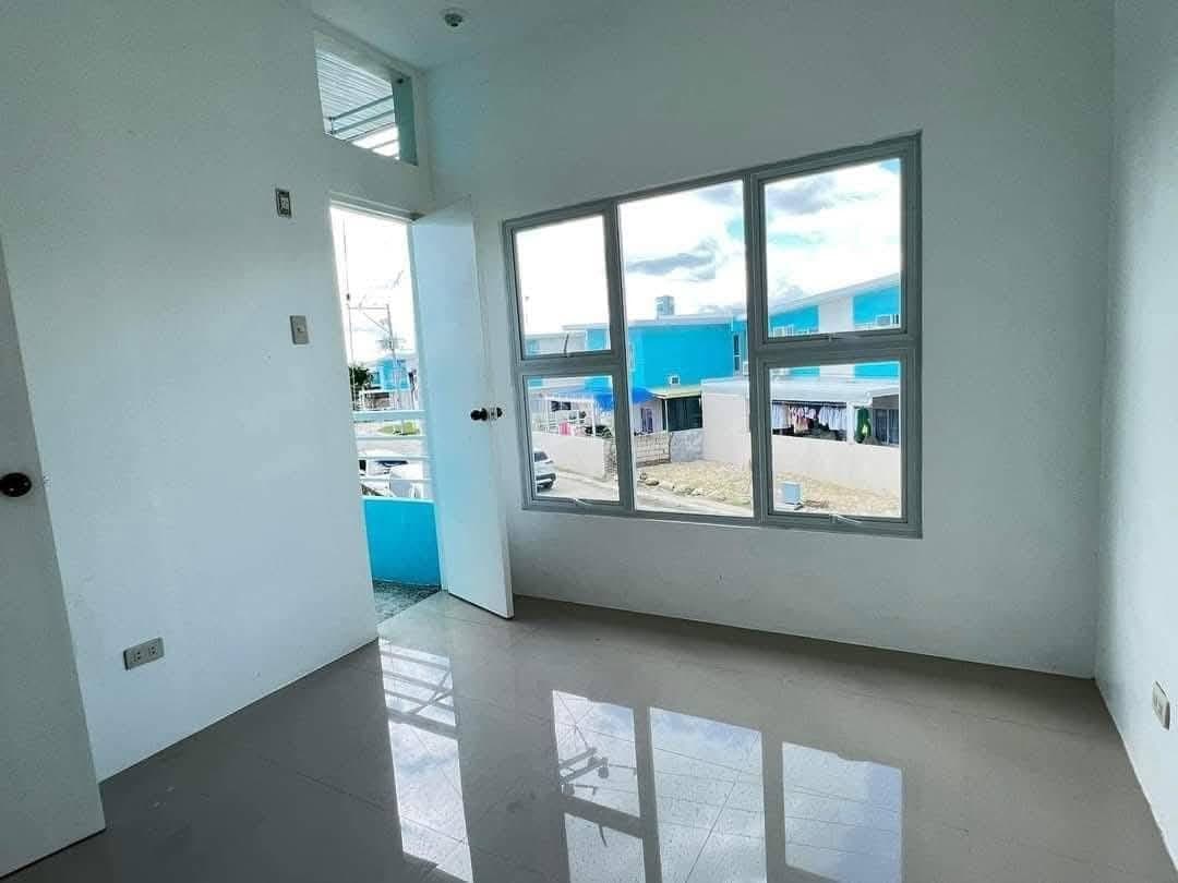 3Bedroom House for RENT in Talisay. BARE unit. - photo 4