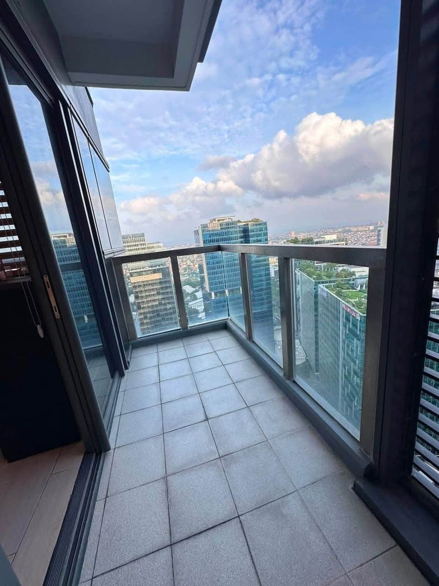 ‼️FOR LEASE🏢Uptown Ritz Residences, Walking distance in Uptown Mall, BGC - photo 1