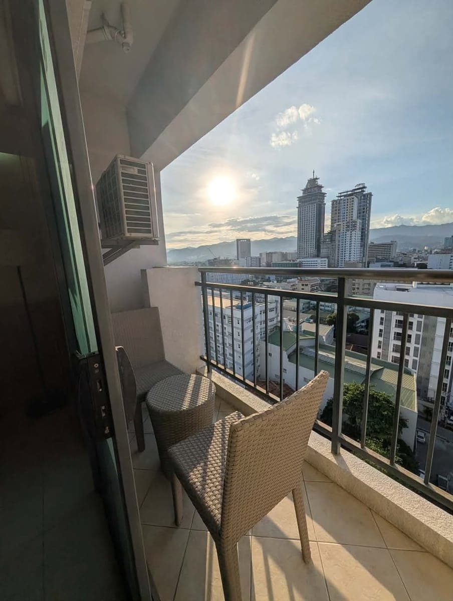 City Suites Ramos - Walking Distance to VELEZ COLLEGE - photo 4