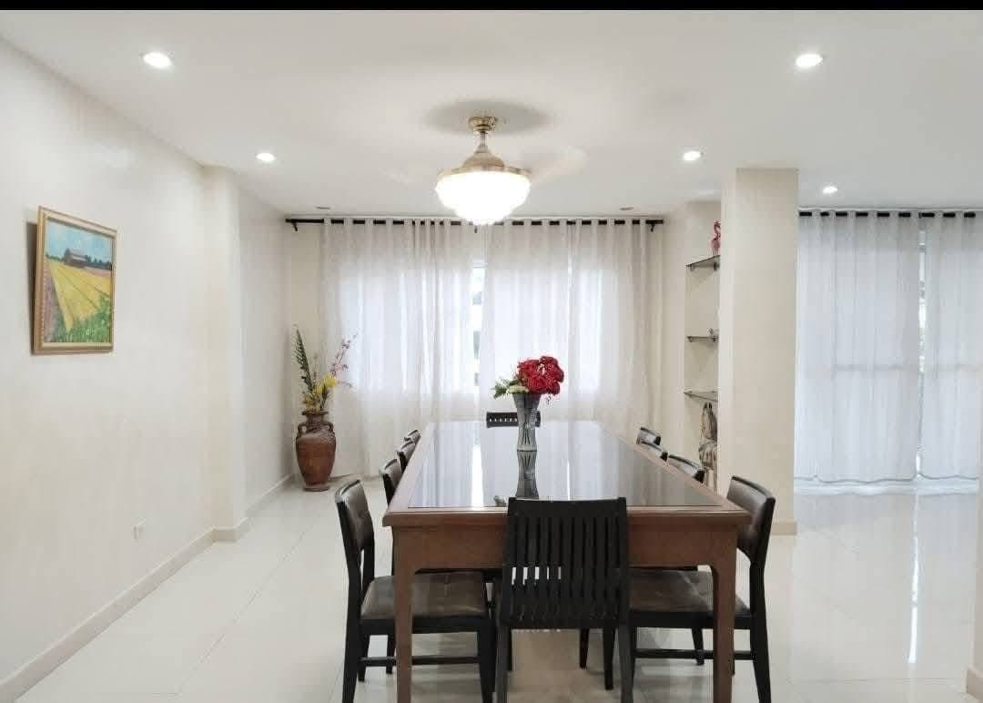 FOR RENT – WELL-MAINTAINED HOUSE WITH POOL - photo 1