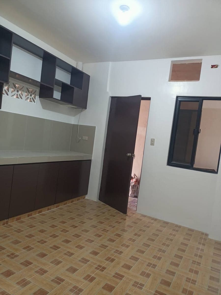 Available 1 room on September 01 2026. - photo 2