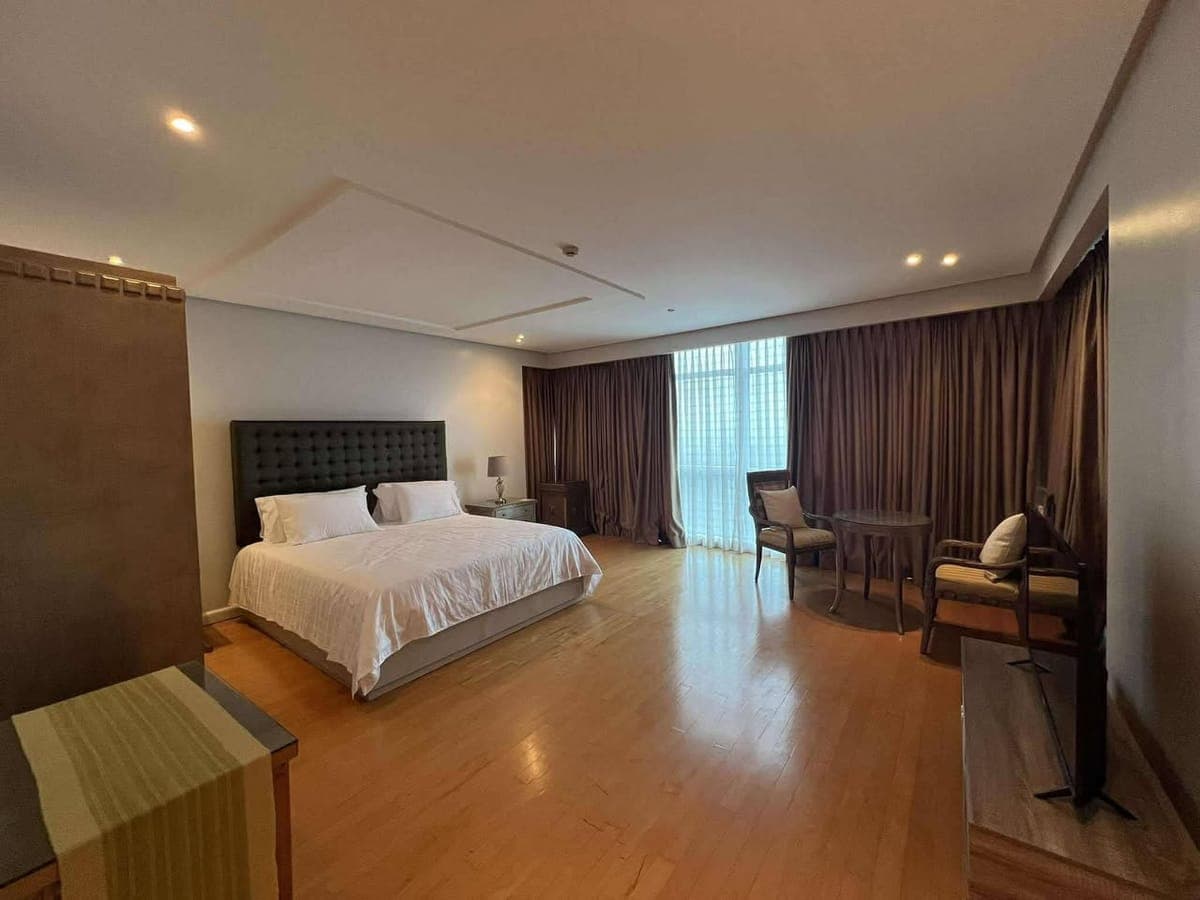 For Lease:Pacific Plaza BGC - photo 3
