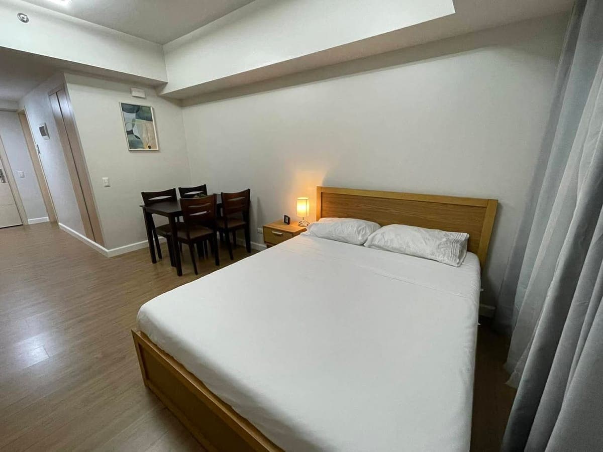 FOR SALE OR LEASE: Furnished Studio Unit at Solinea Lazuli Tower 3 (Located at Cebu Business Park, Cebu City) - photo 3