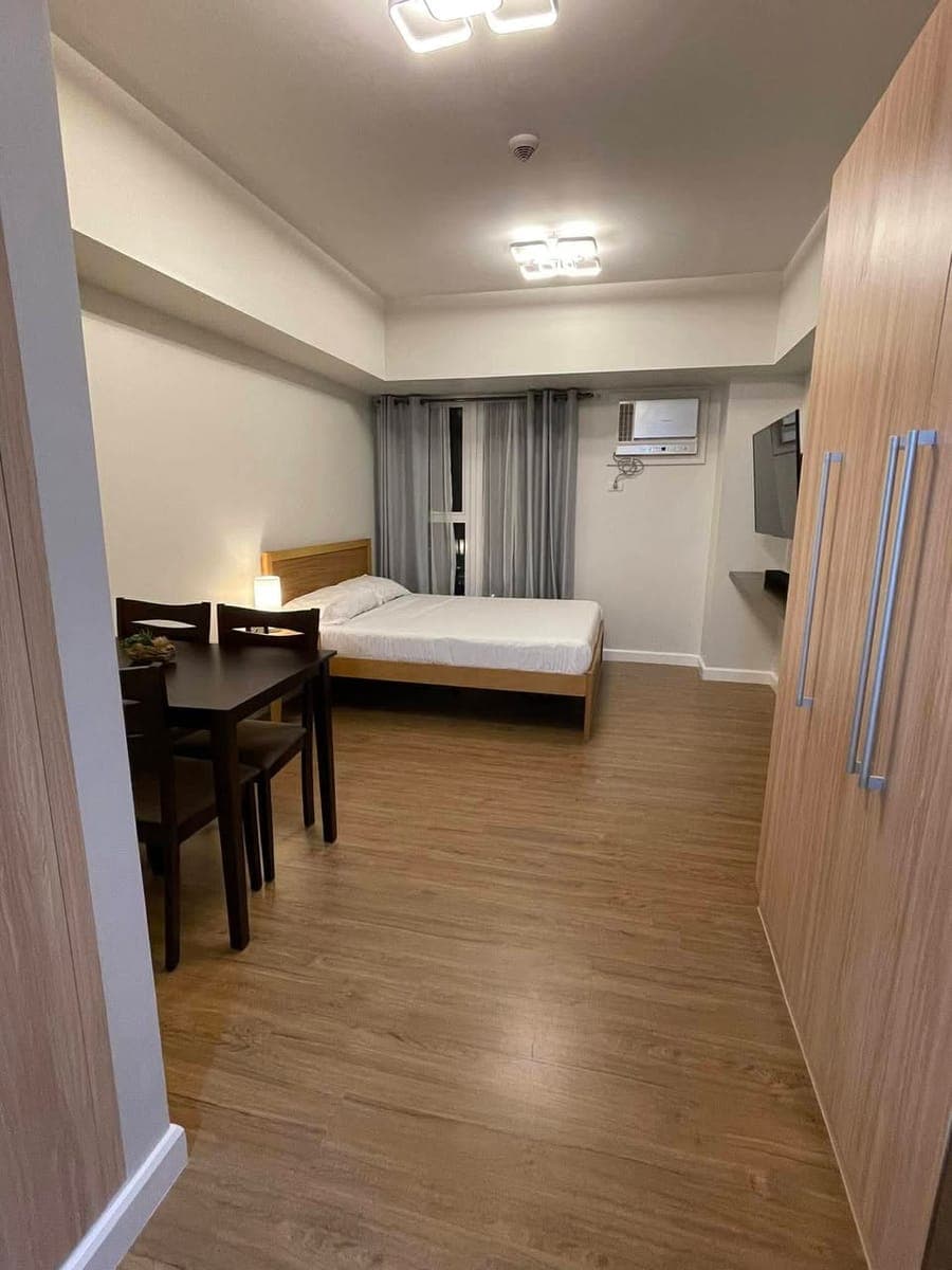 FOR SALE OR LEASE: Furnished Studio Unit at Solinea Lazuli Tower 3 (Located at Cebu Business Park, Cebu City) - photo 4