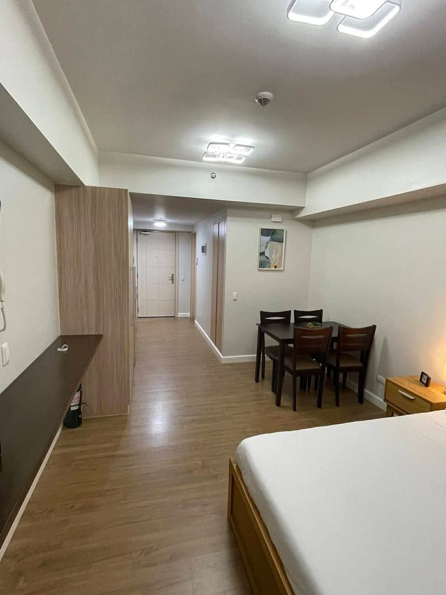 FOR SALE OR LEASE: Furnished Studio Unit at Solinea Lazuli Tower 3 (Located at Cebu Business Park, Cebu City) - photo 5