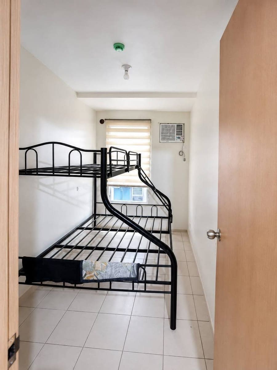 Condo for rent 2bedroom bare unit with2Ac - photo 3