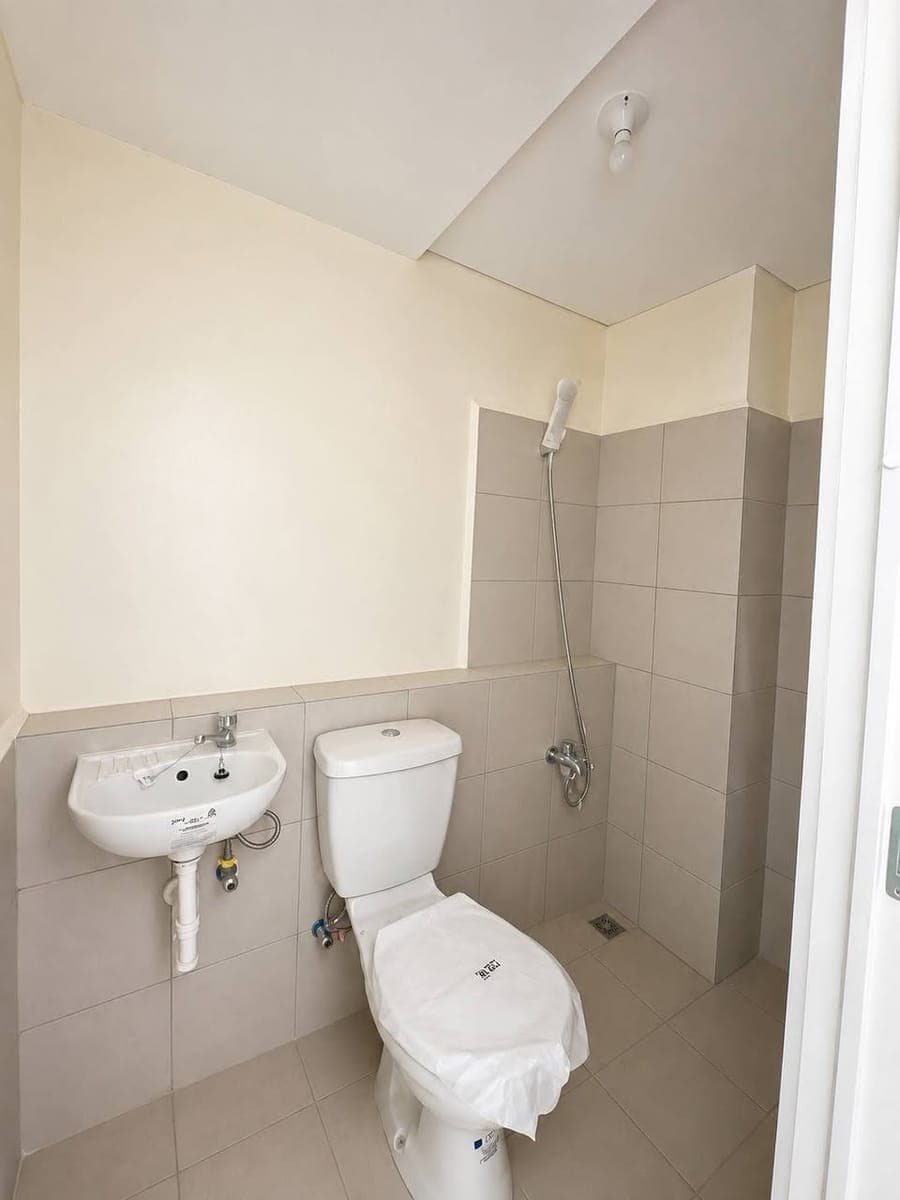 Condo for rent 2bedroom bare unit with2Ac - photo 4