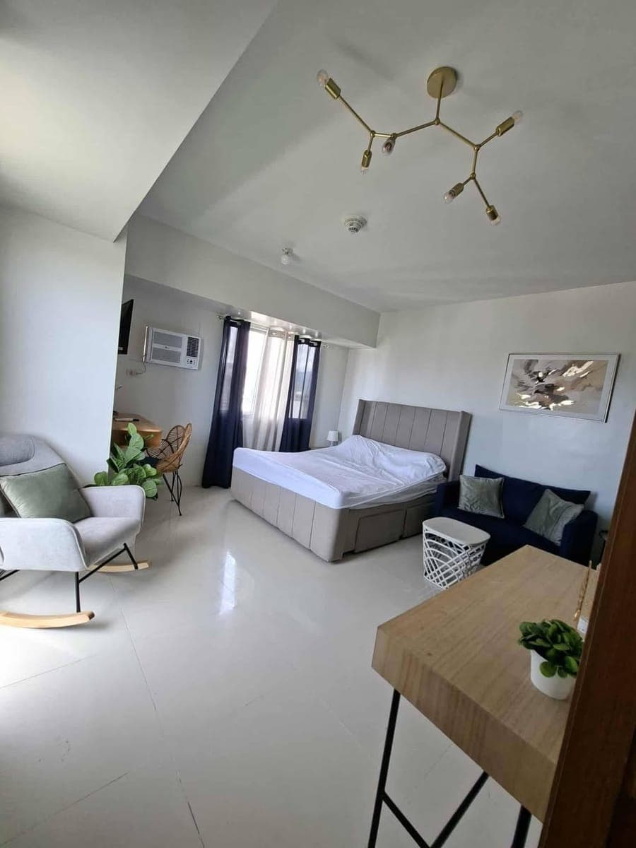 For Rent: Spacious Studio Taft East Gate Cebu Business Park - photo 1