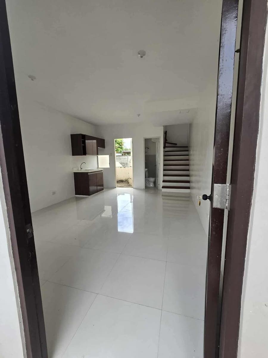 FOR LEASE: - photo 1