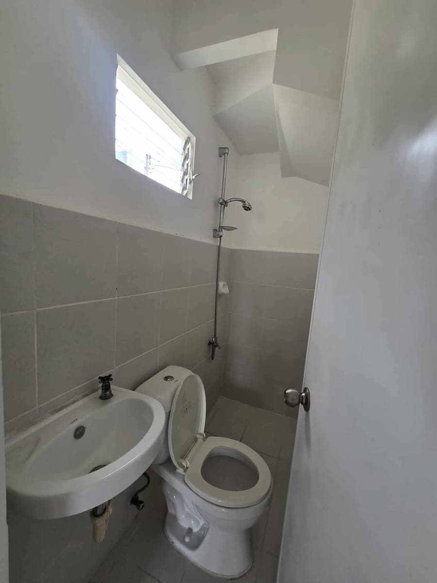 FOR LEASE: - photo 3