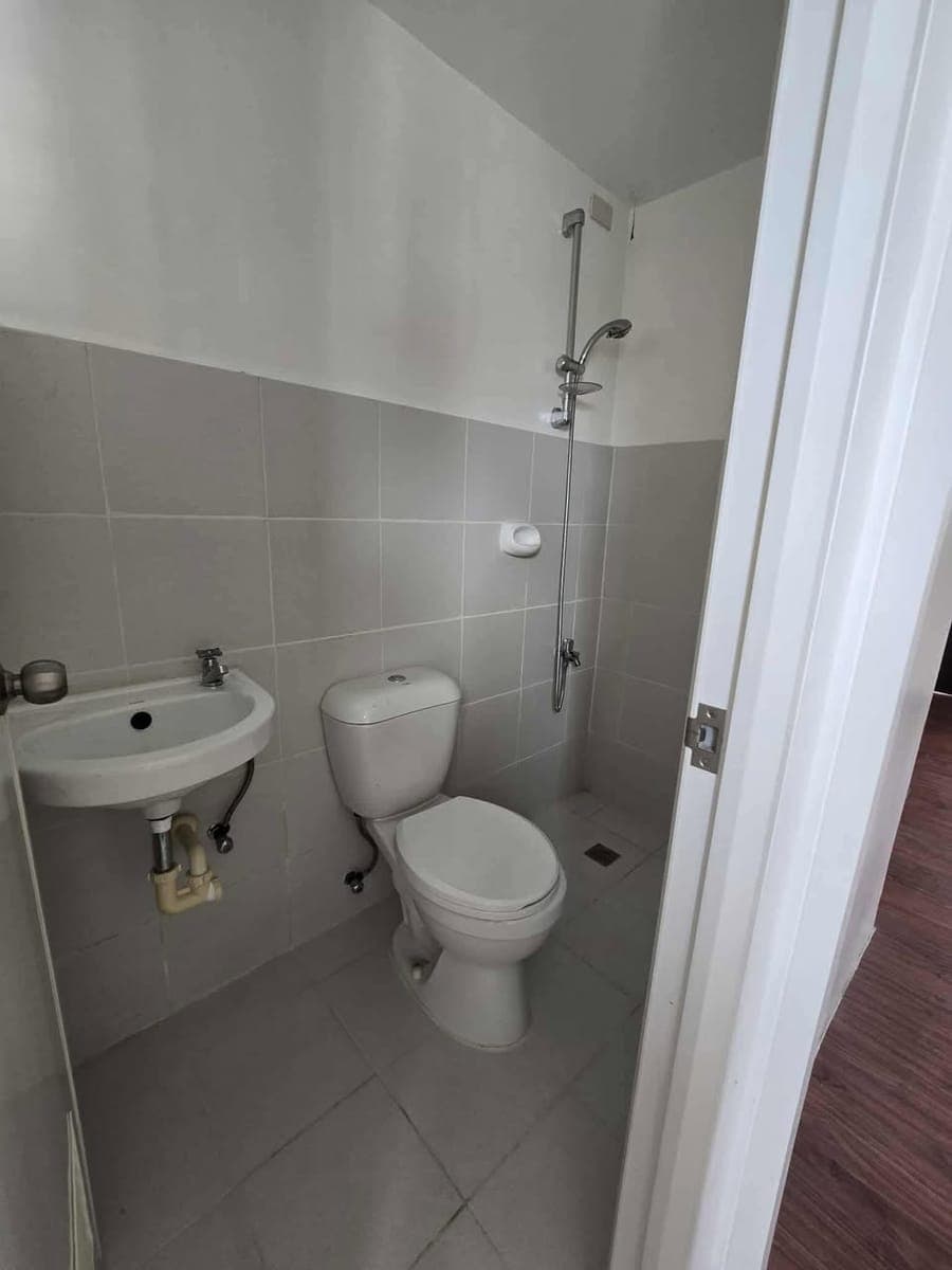 FOR LEASE: - photo 4