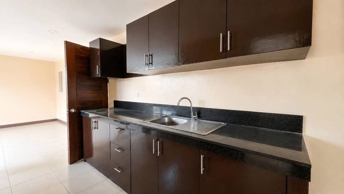 🏡 FOR RENT — Unfurnished 2BR Flat in the Heart of Banilad - photo 2
