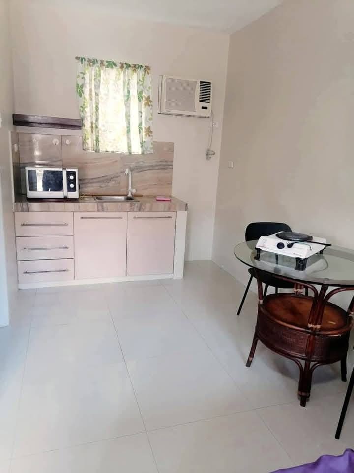 16K SEMI-FURNISHED STUDIO APARTMENT FOR RENT WITH PARKING IN LAHUG NEAR JY - photo 2