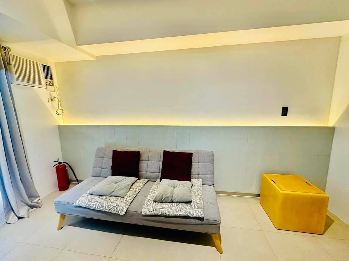 BACK ON THE MARKET! - photo 1