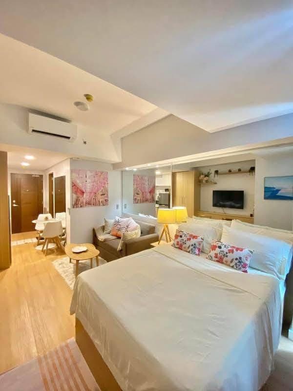 FOR RENT: Fully Furnished Studio Unit - photo 1