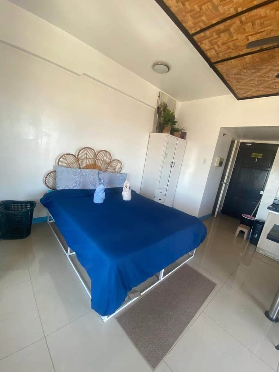🏢✨ JUST LISTED: Furnished Studio Unit with Balcony ✨🏢 - photo 3