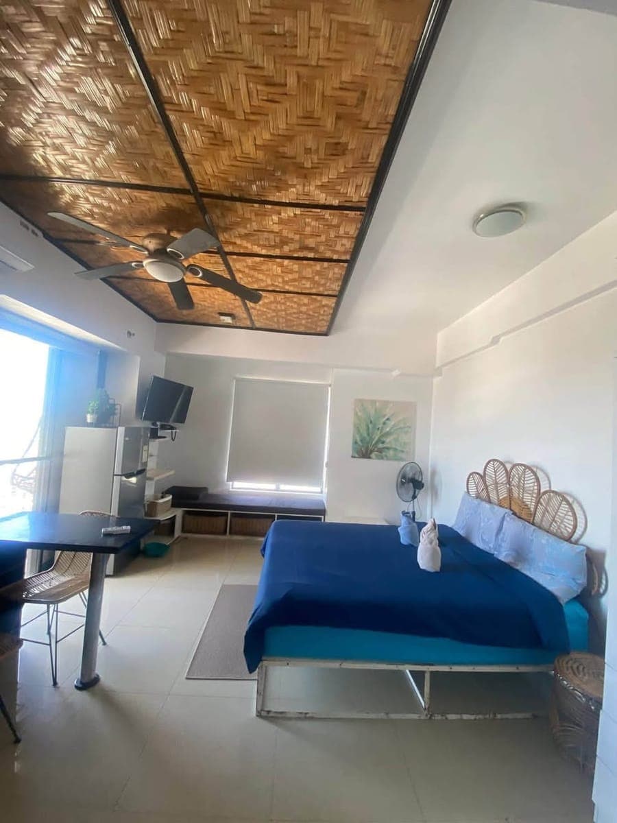 🏢✨ JUST LISTED: Furnished Studio Unit with Balcony ✨🏢 - photo 4
