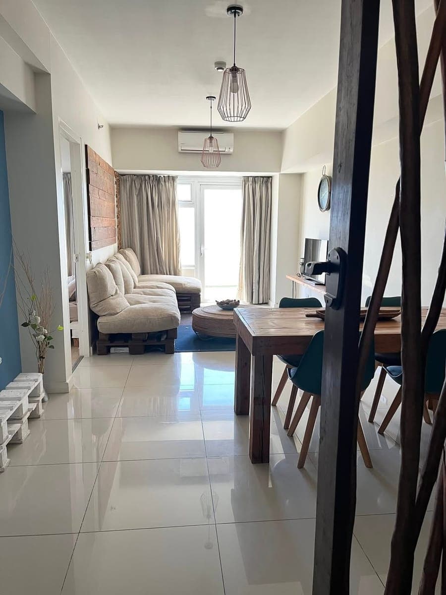 50 sqm one bedroom unit with balcony in Cebu Business Park. At 45k including dues. - photo 1