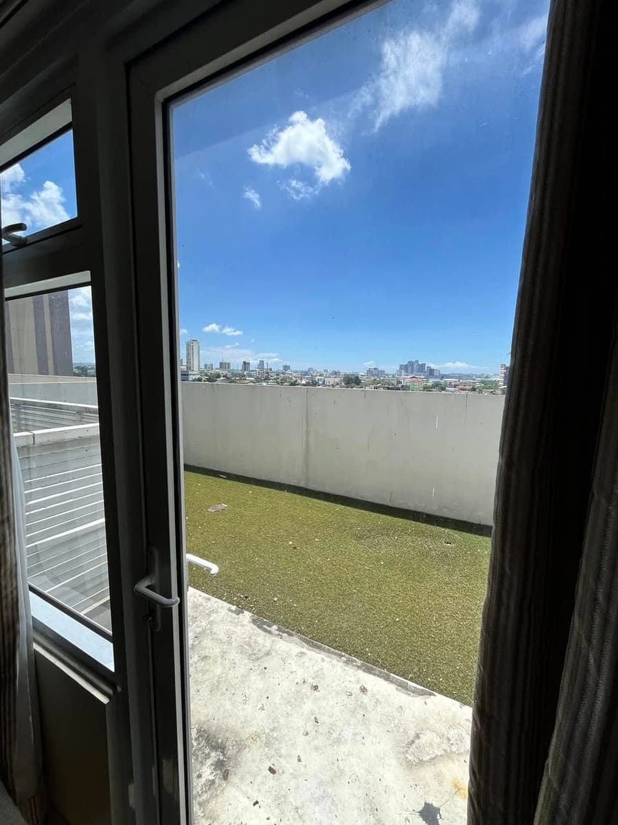 50 sqm one bedroom unit with balcony in Cebu Business Park. At 45k including dues. - photo 5