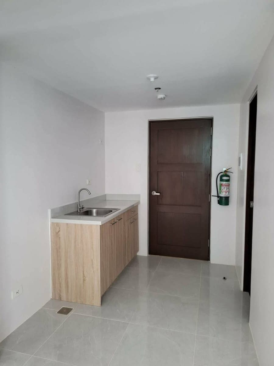 BARE STUDIO UNIT FOR RENT* - photo 1