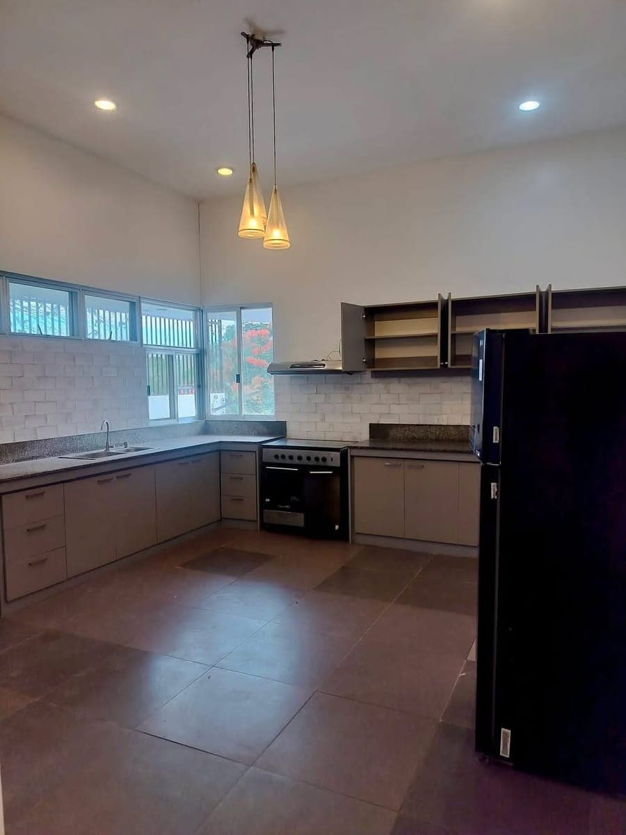 3 -Storey House for rent located in Beverly Hills in Lahug @ 90k per month - photo 4