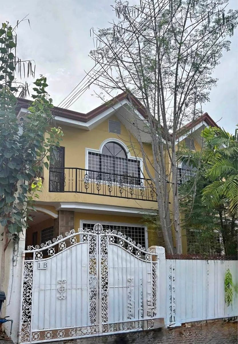 Duplex House For Rent Banilad Cebu City - photo 1