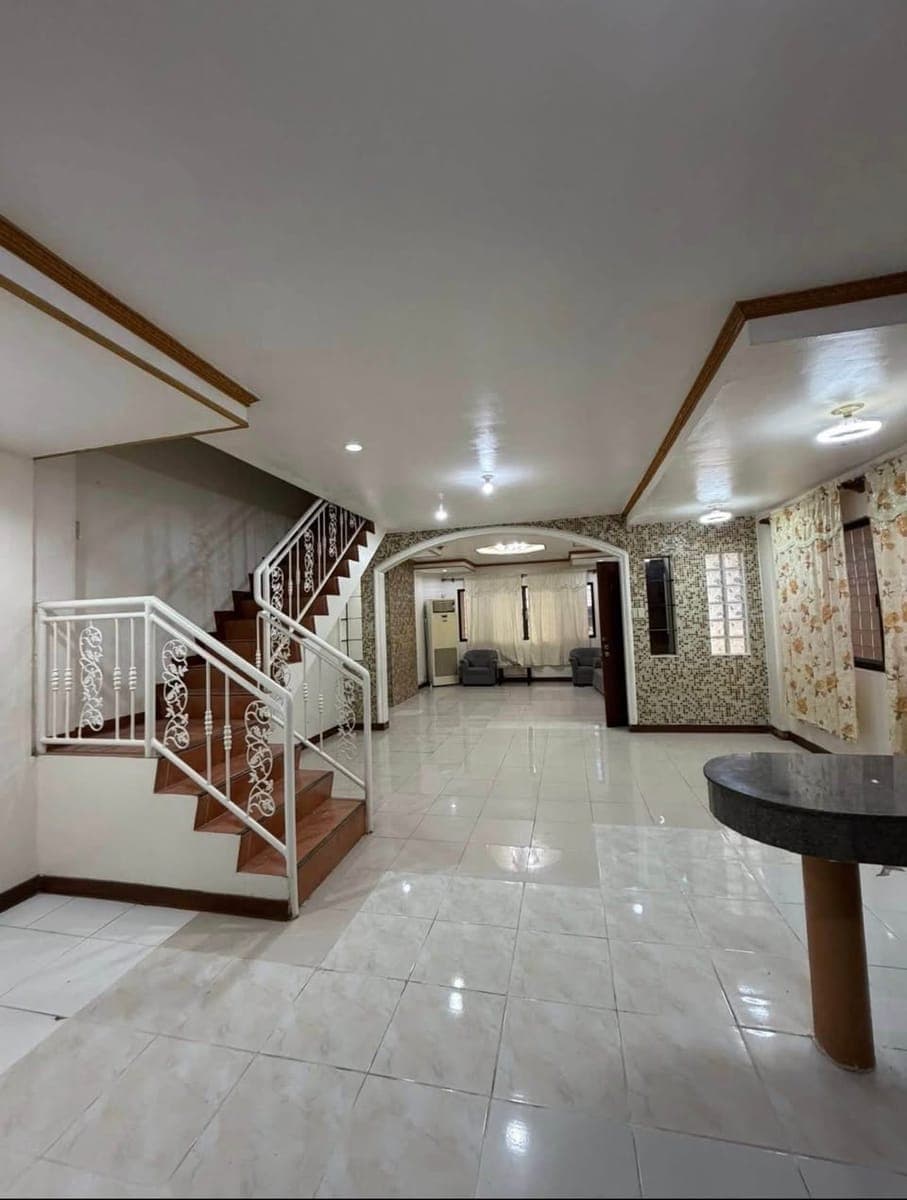 Duplex House For Rent Banilad Cebu City - photo 2