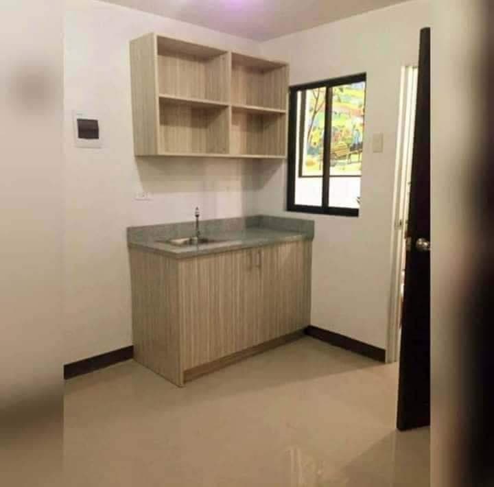 For Rent 25 sq.meter at Tisa Labangon near Schools,Malls,Banks ,Market overlooking at 4th flr. Well ventilated . - photo 3