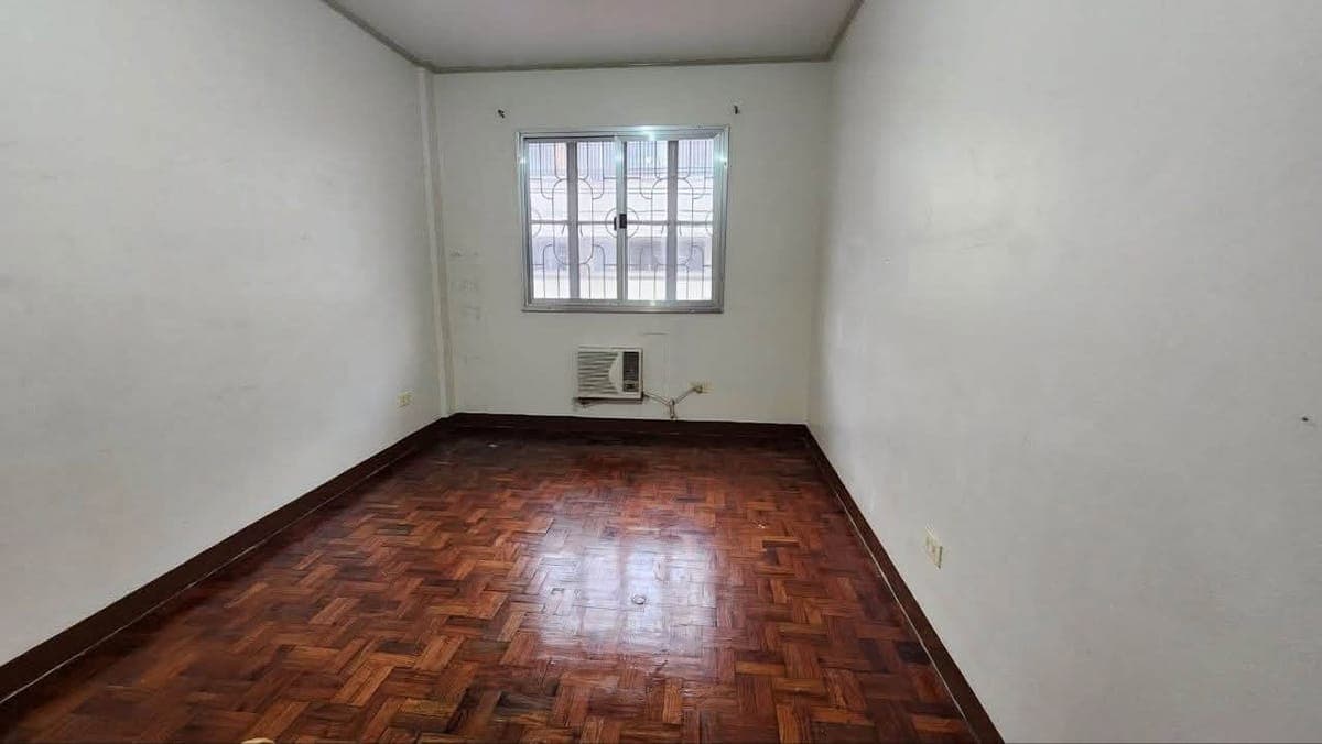 For rent 4 bedrooms,3 toilet,laundry area and dirty kitchen,with parking..di binaha nung bagyong nag... - photo 2