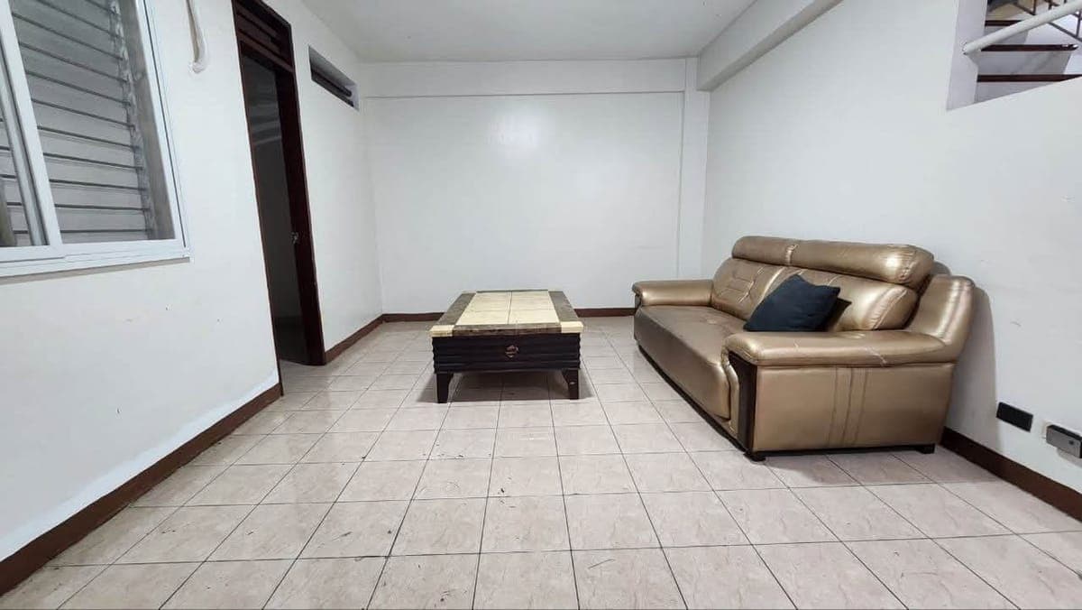 For rent 4 bedrooms,3 toilet,laundry area and dirty kitchen,with parking..di binaha nung bagyong nag... - photo 4