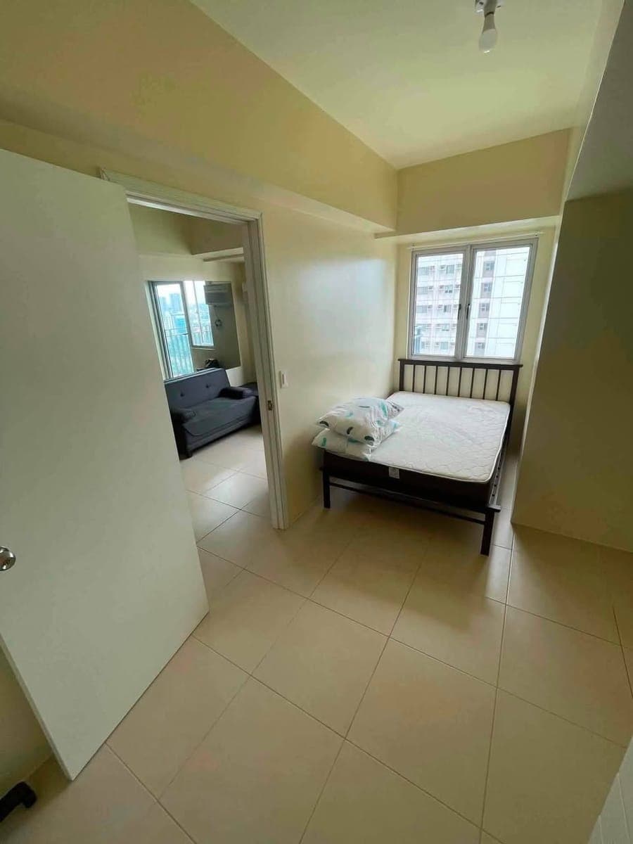 Corner unit 1 bedroom w/ Balcony FOR RENT - photo 3