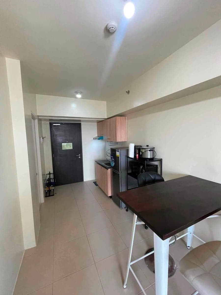 Corner unit 1 bedroom w/ Balcony FOR RENT - photo 4