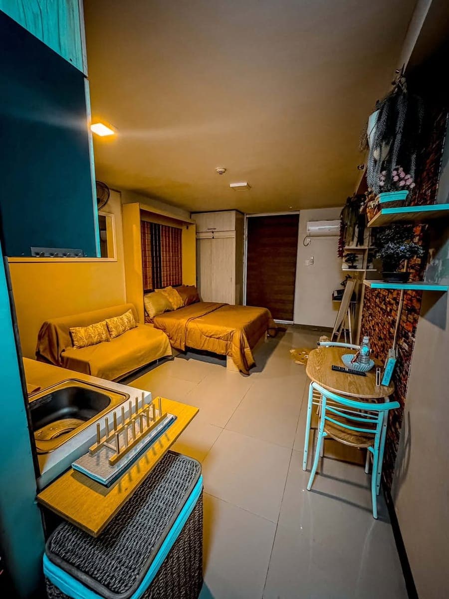 🌅 Studio Type Condominium with Balcony for Rent - photo 1