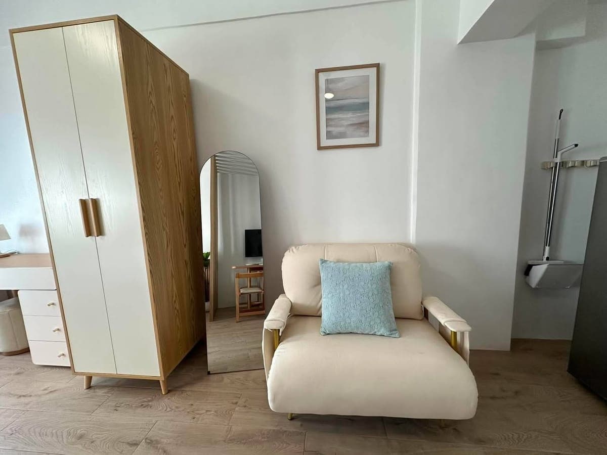 🏙️ 1BR Unit with Balcony for Rent - photo 3