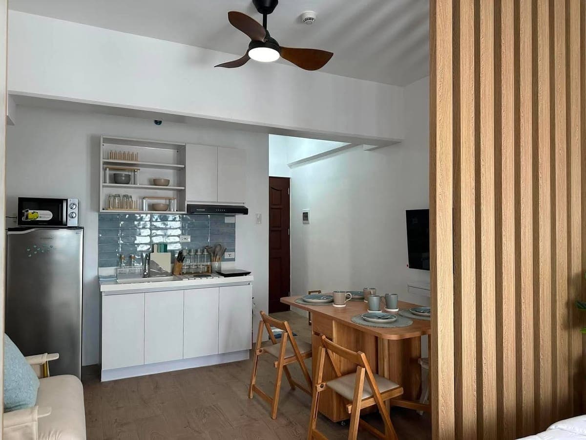 🏙️ 1BR Unit with Balcony for Rent - photo 4