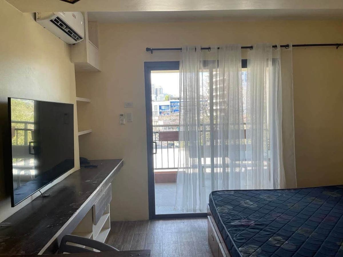 ✨ FOR RENT – Studio Unit with Balcony ✨ - photo 1