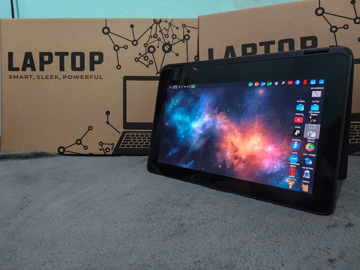 4500 ORIGINAL LAPTOP TOUCHSCREEN FOLDABLE WALANG ISSUE MAKINIS PEDE PUNTAHAN - photo 2