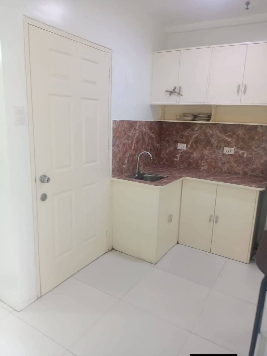 SALE OR RENT RESIDENTIAL CONDO W/ OWN INDOOR PARKING, IN LAHUG,CEBU CITY! - photo 5