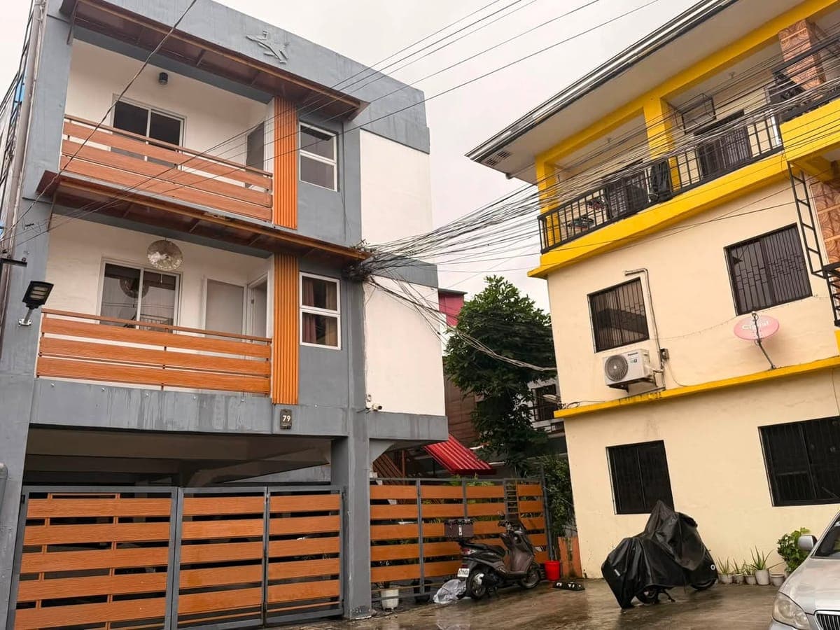 2 bedroom apartment (63sqm) available for rent inside gated compound with CCTV , with own Meralco an... - photo 1