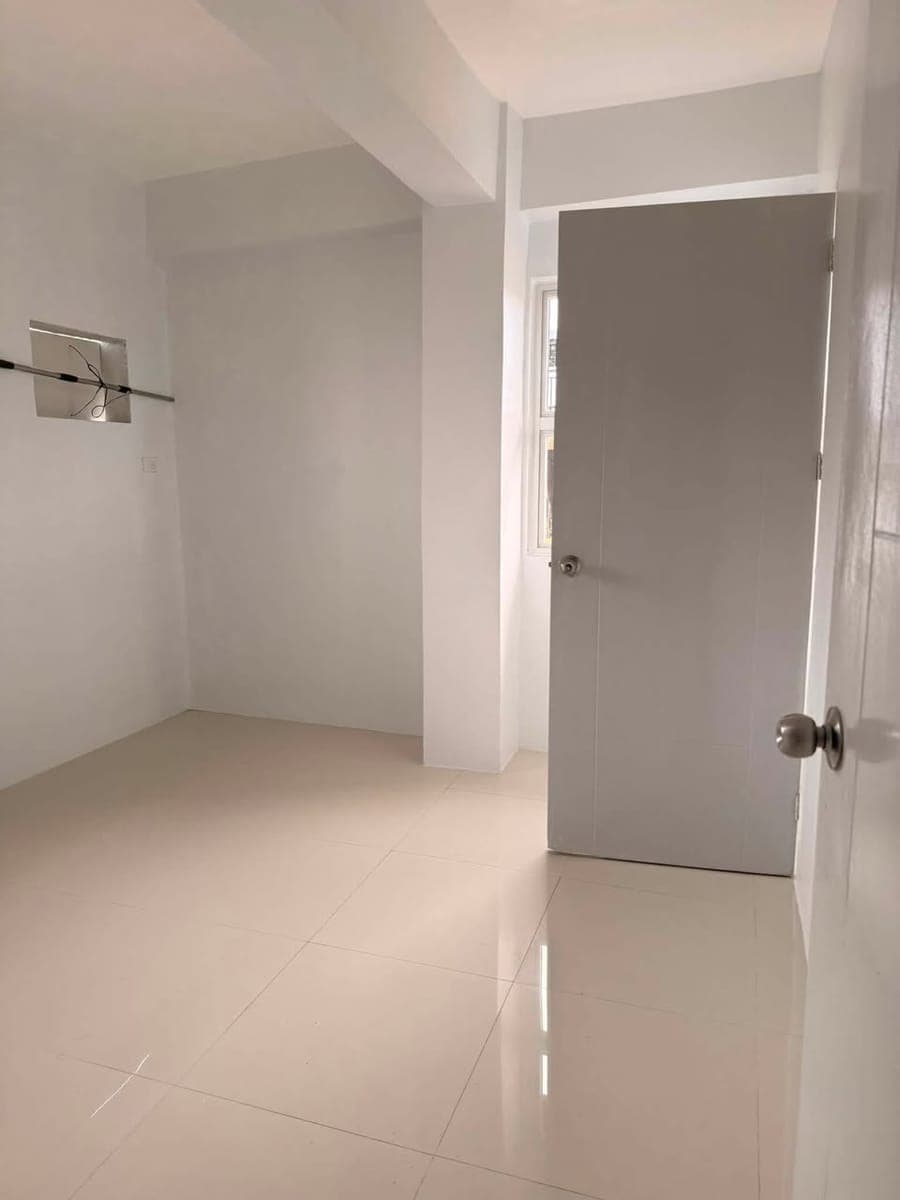 2 bedroom apartment (63sqm) available for rent inside gated compound with CCTV , with own Meralco an... - photo 4