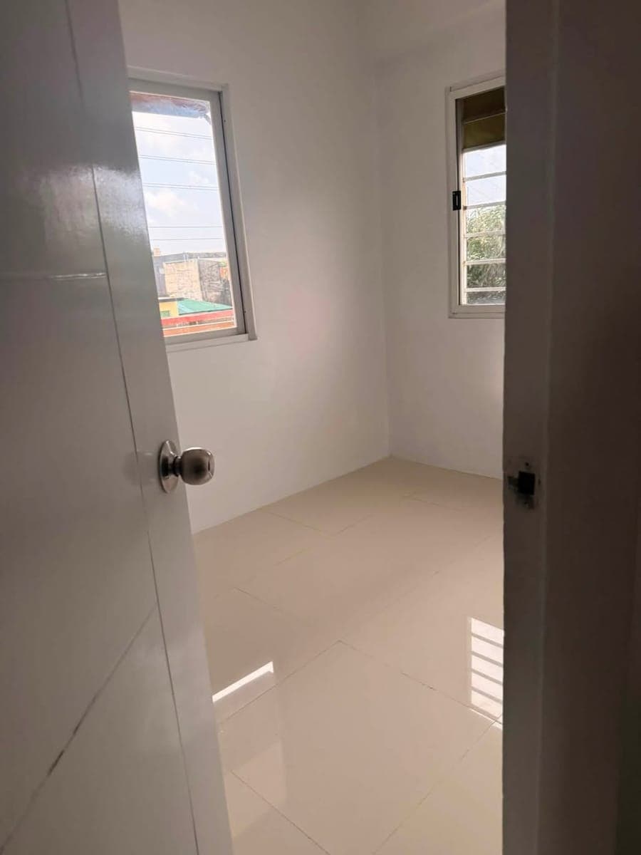 2 bedroom apartment (63sqm) available for rent inside gated compound with CCTV , with own Meralco an... - photo 5