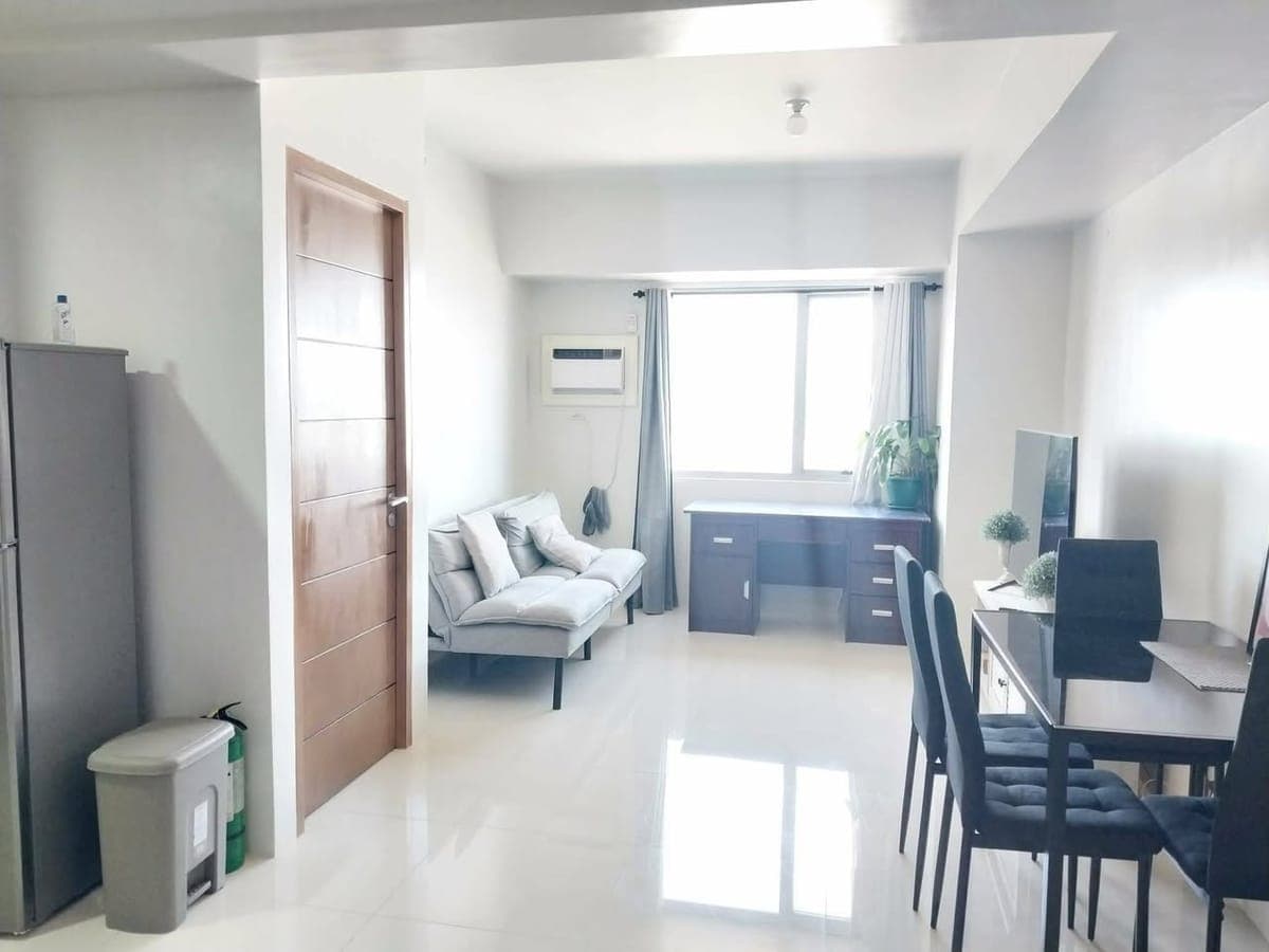 ✨ 1 Bedroom with Balcony furnished for only ₱35,000/mo only including condo dues  @ TAFT EAST GATE w... - photo 1