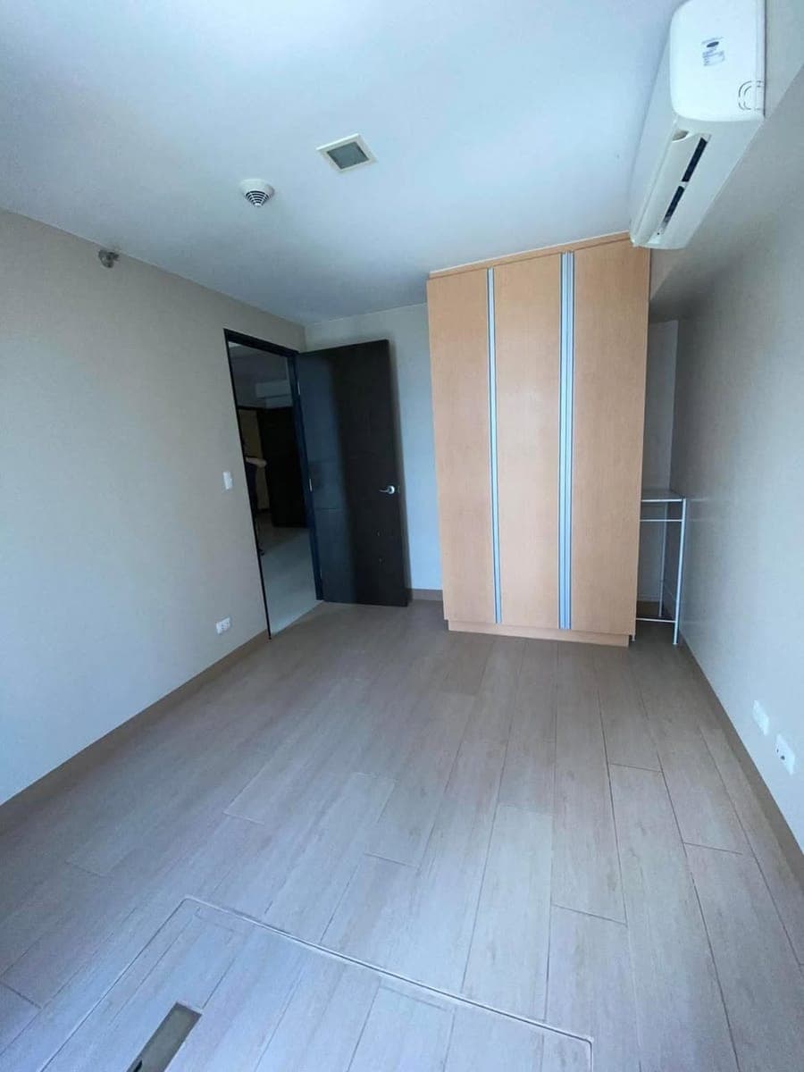 **FOR RENT: 1-Bedroom Condo at One Eastwood Avenue, Eastwood City, QC** 🏙️ - photo 3