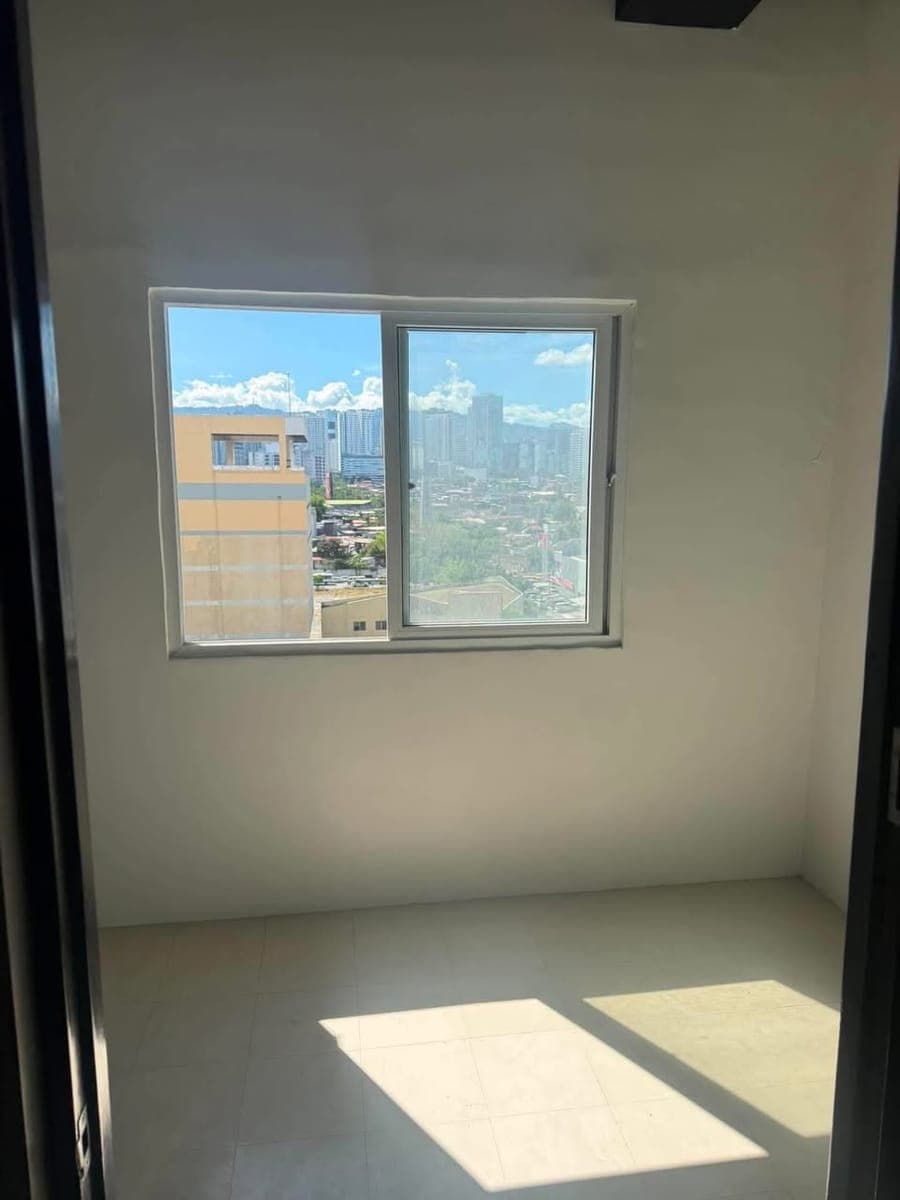 CONDO UNIT CEBU CITY - photo 2