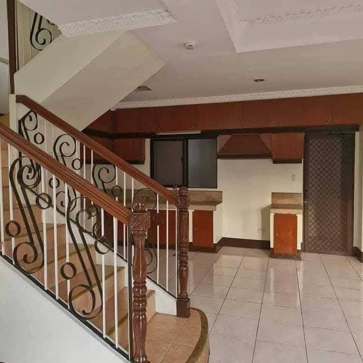 FOR RENT - Unfurnished Townhouse with 2 Bedrooms! - photo 2