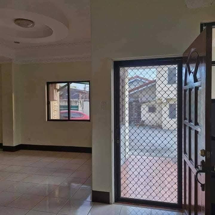 FOR RENT - Unfurnished Townhouse with 2 Bedrooms! - photo 3