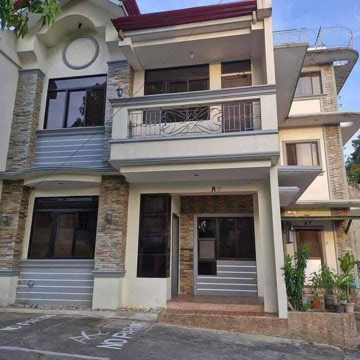 FOR RENT - Unfurnished Townhouse with 2 Bedrooms! - photo 4